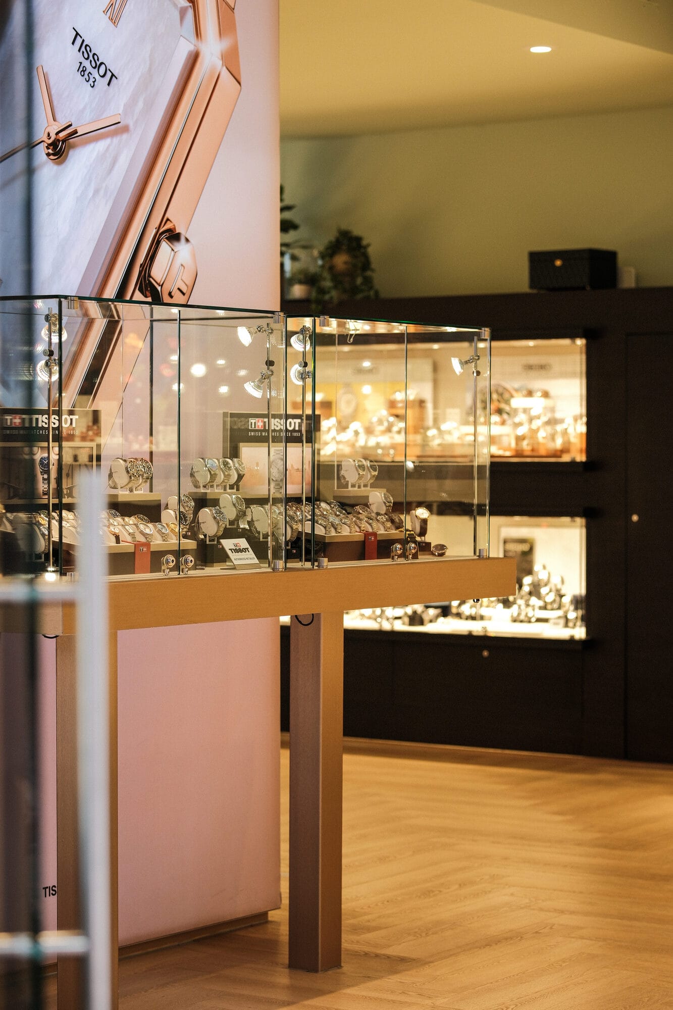 Tissot horlogevitrine in de winkel bij Neerlands Goud Hilversum