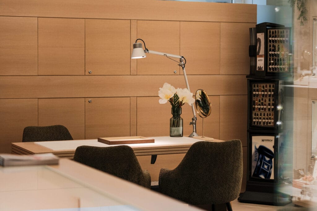 Interieur bij Neerlands Goud Alphen aan den Rijn met sieraden en accessoires