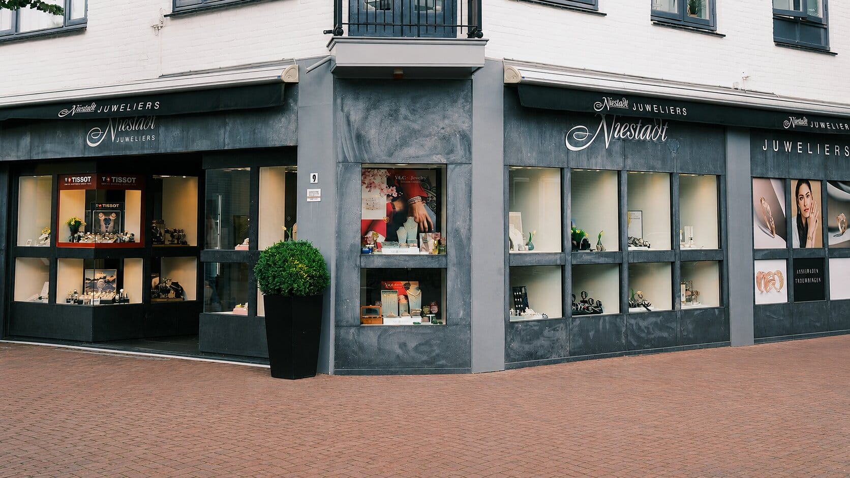 Gevel van Niestadt Juweliers, vestiging van Neerlands Goud in Lisse