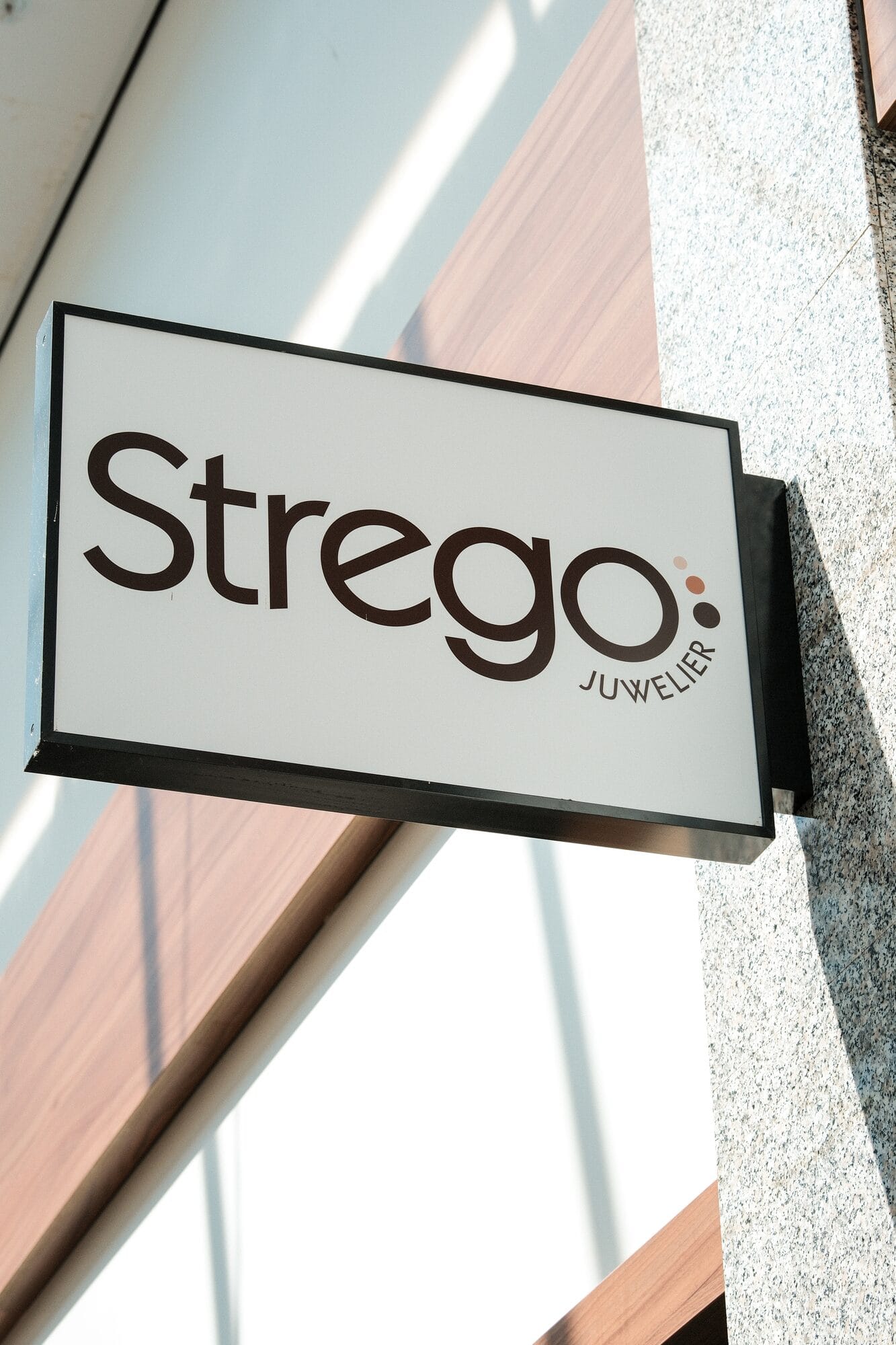 Uithangbord juwelier Strego, close-up